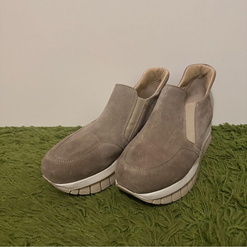 Taupe Suede platform Sneakers La Canadienne